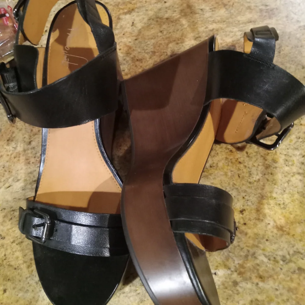 Shoes - Picture 2 of 8
